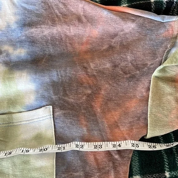 ❤️ Pretty tie dye top, size large. - Picture 11 of 11